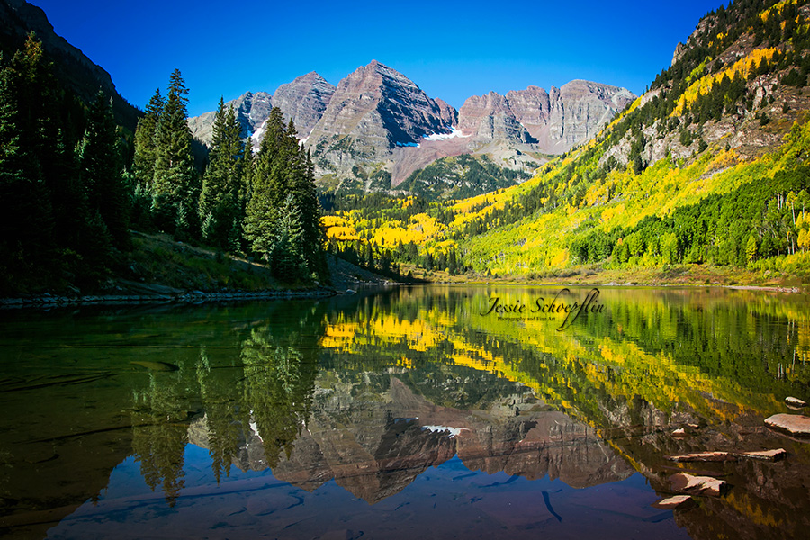 maroon-bells-fall-leaves-reflection
