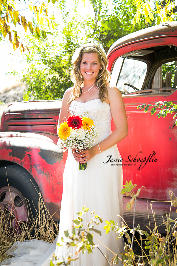 5-bridal-portrait-with-bouquet-red-truck